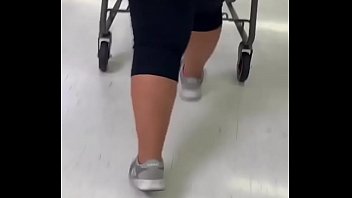 Thick ass Latina in yoga pants at Walmart