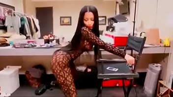 NICKI MINAJ TWERK