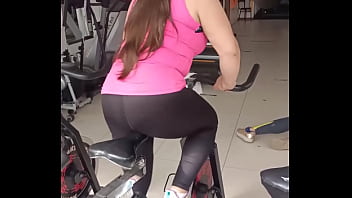 Acompañe Al Gym  A Mi Cuñada Puta De Cameltoe Gigante Luego La Lleve A Mi Casa Y La Folle Sin Condon